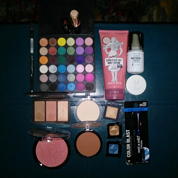 Makeup bundle - Picture 2 of 5